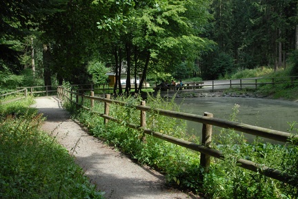 Rastplatz  am "Forellenteich" im Fuchsbachtal
