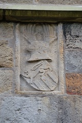 Ev. Kirche St. Blasius, Wappen an der Mauer des Turms

