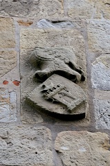 Ev. Kirche St. Blasius, Wappen an der Mauer des Turms
