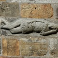 Ev. Kirche St. Blasius, Relief an der Mauer des Turms

