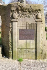 Stein vor der Glückauf-Halle