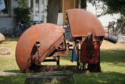 Kunstobjekt vor der Goetheschule