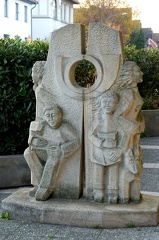 Skulptur vor der Post